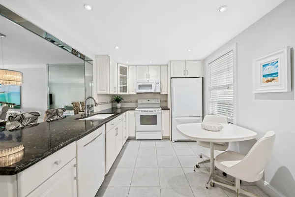 $285,000 | 170 Southeast 5th Avenue, Unit 103, Dania Beach, FL 33004