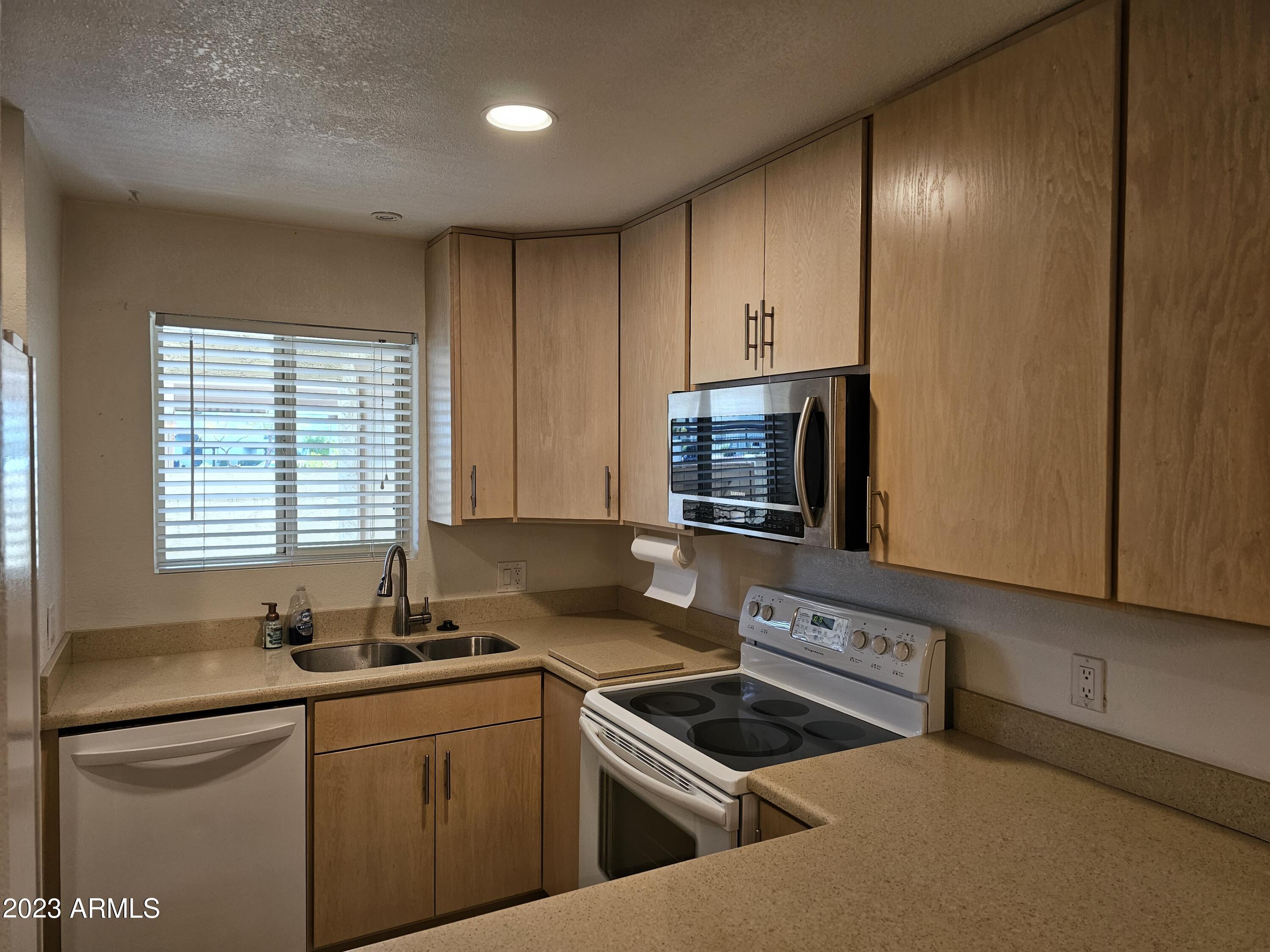 4150 East Cactus Road, Unit 102 Phoenix, AZ 85032 - Photo 8 of 22 20230912_101625