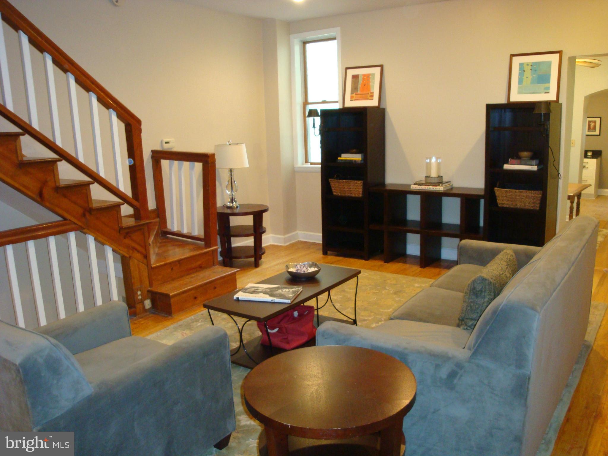 1423 Riverside Avenue Baltimore, MD 21230 - Photo 5 of 24 Living Room