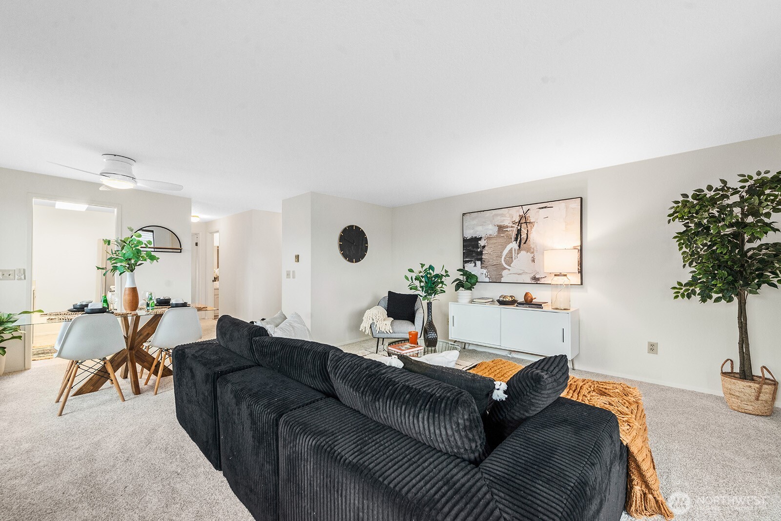 610 Aloha Street, Unit 404 Seattle, WA 98109 - Photo 8 of 23 a living room with furniture and a potted plant