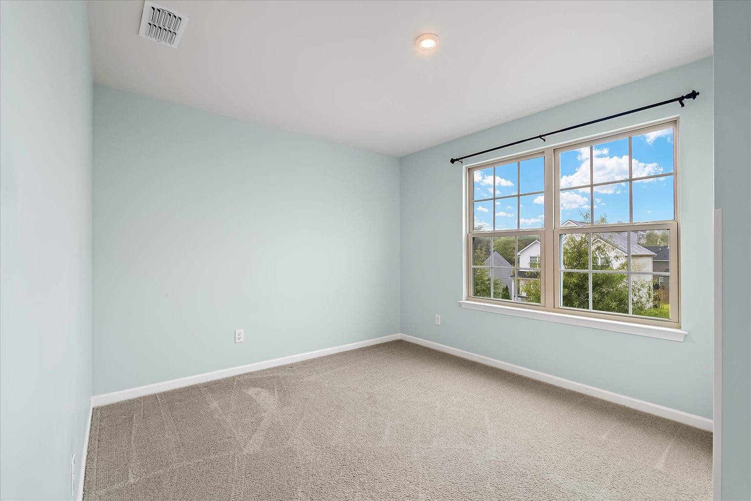 3204 Garrett Lane Columbia, TN 38401 - Photo 24 of 33 an empty room with windows
