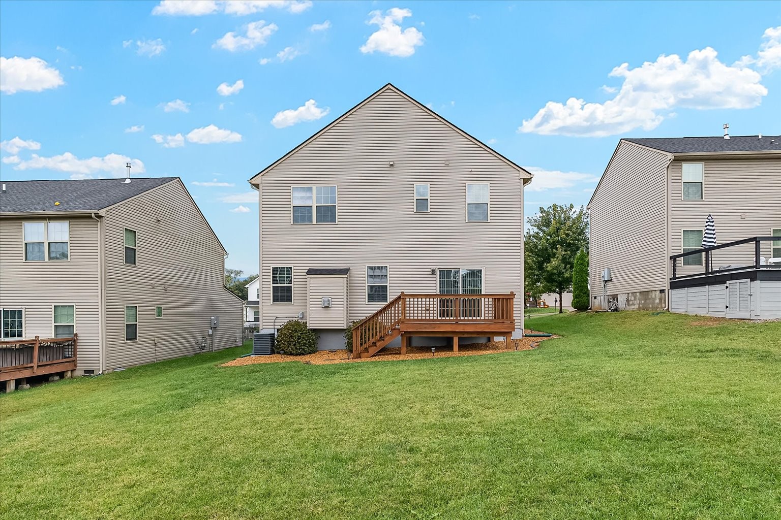 3204 Garrett Lane Columbia, TN 38401 - Photo 8 of 33 a front view of house with garden