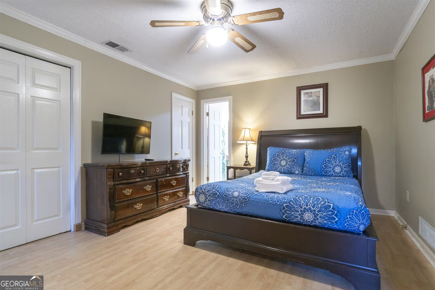 144 Fussen Strasse Helen, GA 30545 - Photo 20 of 38 a bedroom with a large bed and a flat tv screen on dresser