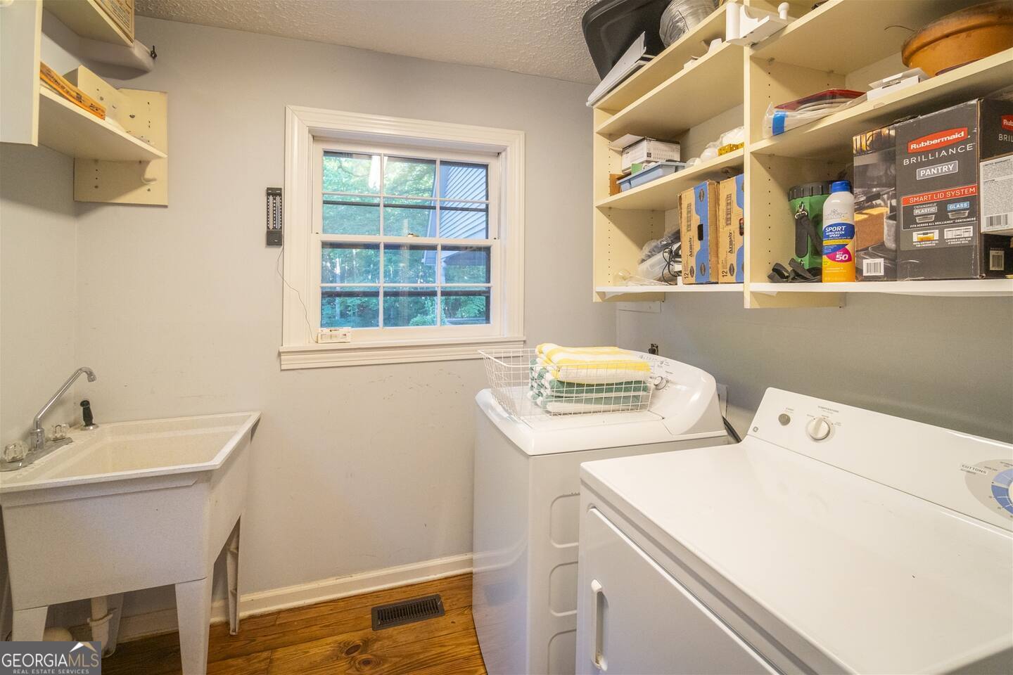 144 Fussen Strasse Helen, GA 30545 - Photo 28 of 38 a utility room with dryer and washer