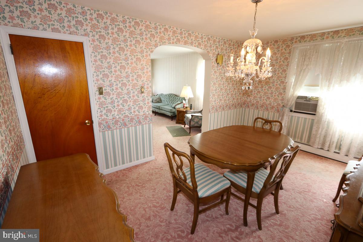 868 Medway Road Philadelphia, PA 19115 - Photo 12 of 56 Dining room