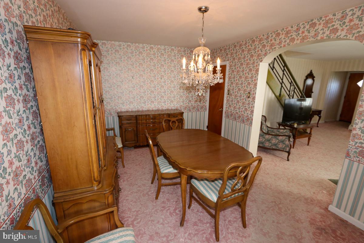 868 Medway Road Philadelphia, PA 19115 - Photo 13 of 56 Dining room