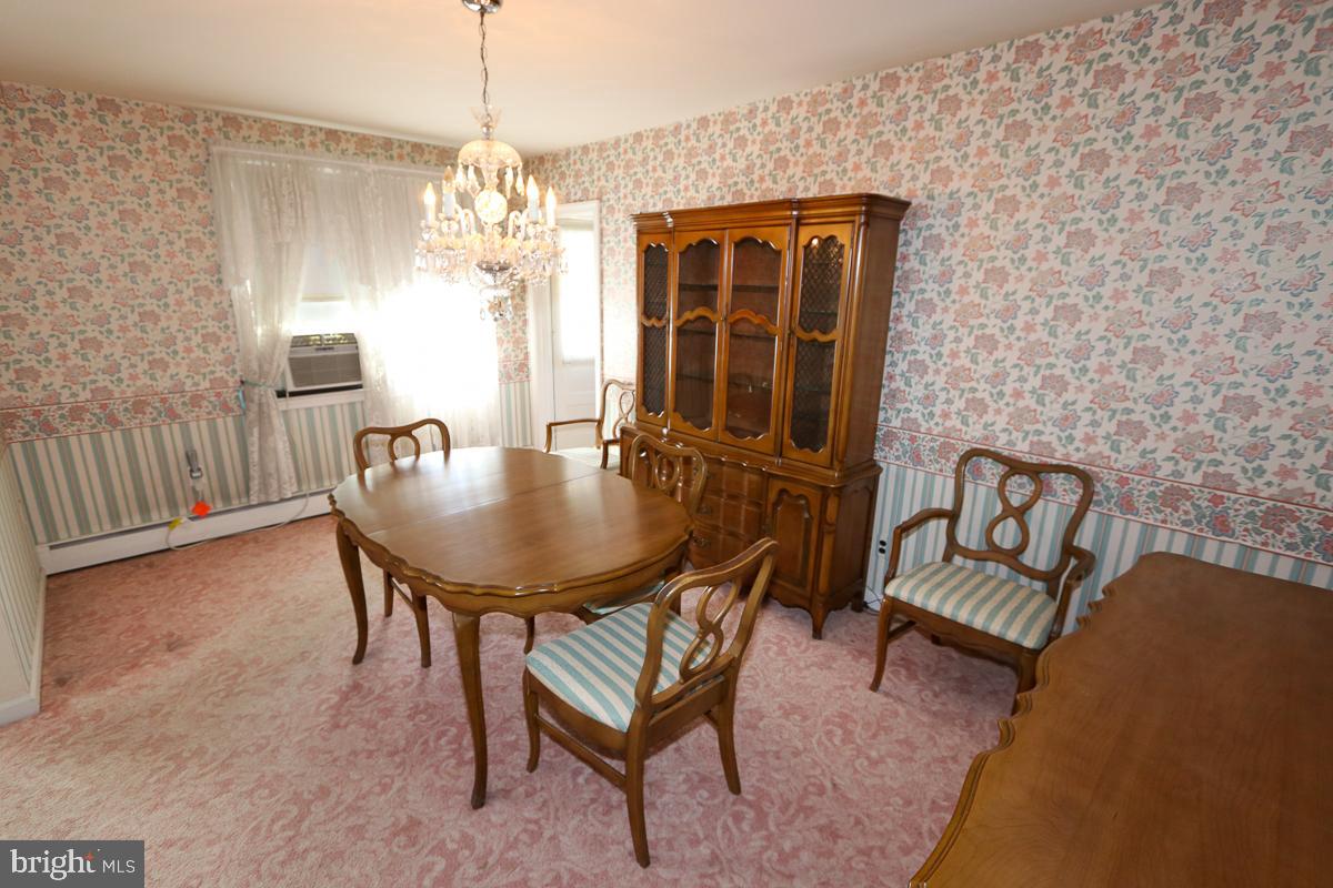 868 Medway Road Philadelphia, PA 19115 - Photo 14 of 56 Dining room