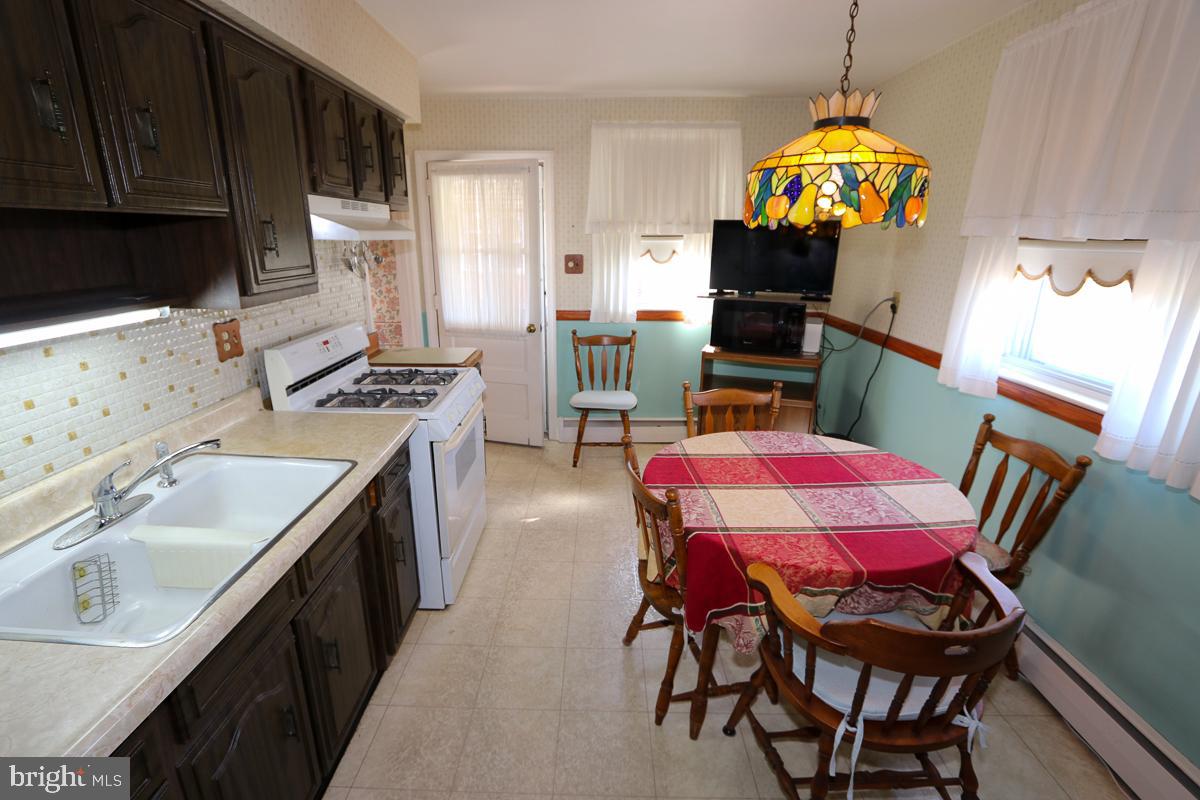 868 Medway Road Philadelphia, PA 19115 - Photo 16 of 56 Eat in kitchen with door to side patio
