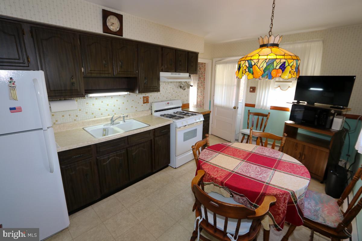 868 Medway Road Philadelphia, PA 19115 - Photo 17 of 56 Eat in kitchen