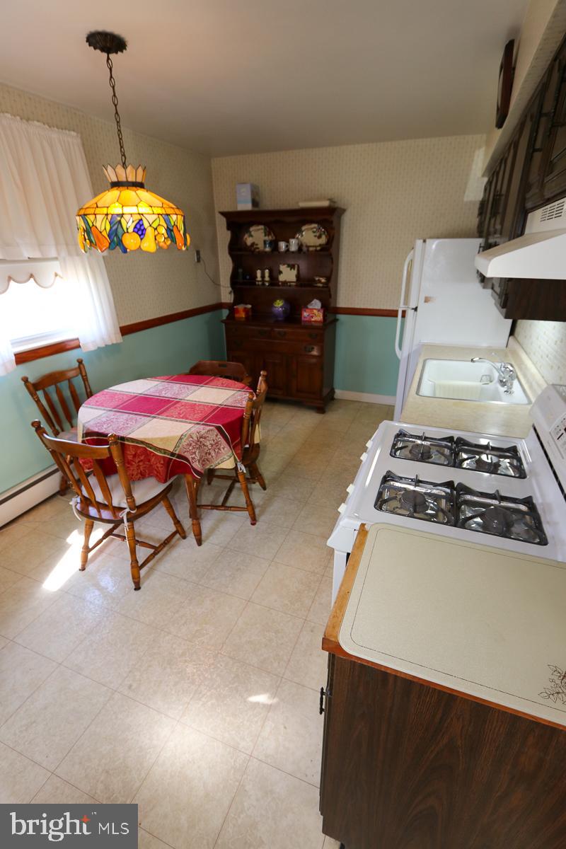 868 Medway Road Philadelphia, PA 19115 - Photo 18 of 56 Eating area