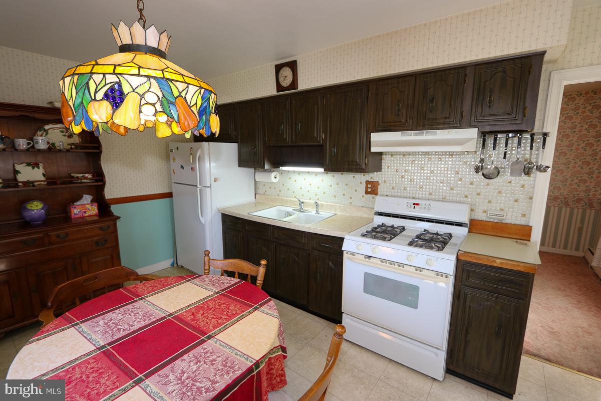 868 Medway Road Philadelphia, PA 19115 - Photo 21 of 56 Kitchen