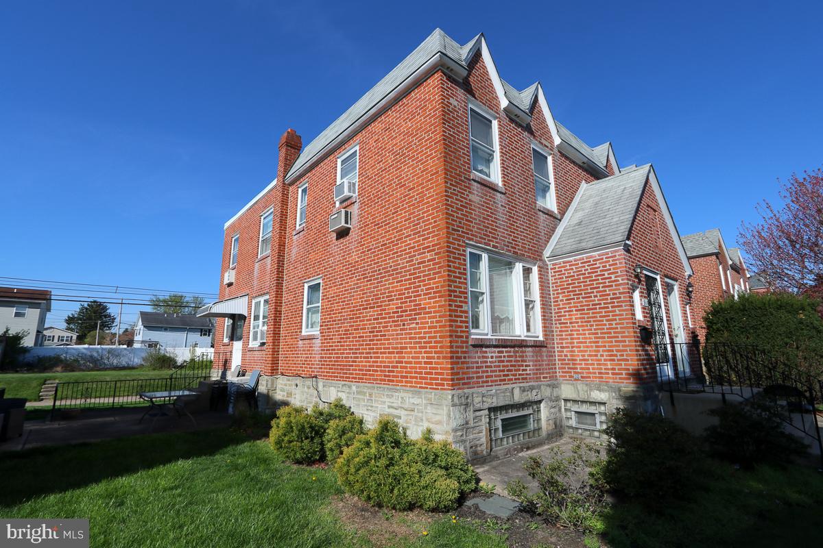 868 Medway Road Philadelphia, PA 19115 - Photo 3 of 56 Exterior side view
