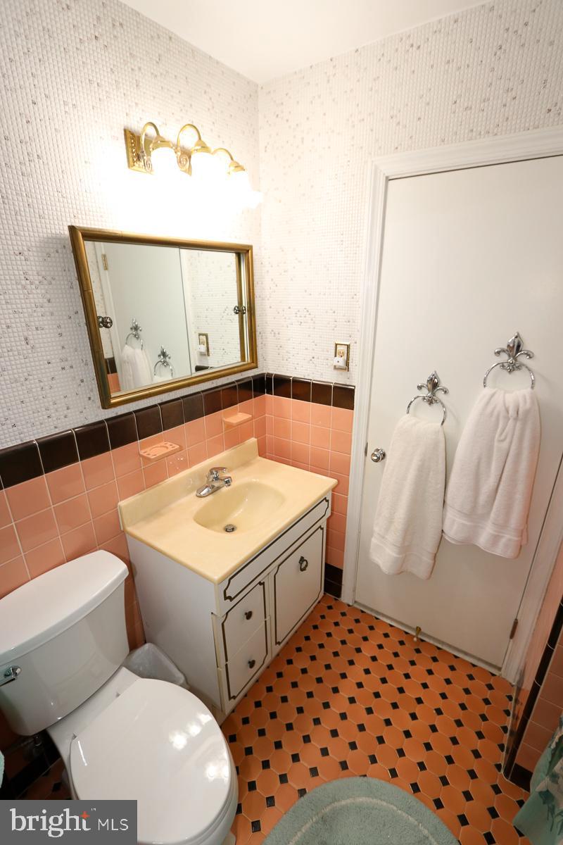 868 Medway Road Philadelphia, PA 19115 - Photo 36 of 56 Ceramic tile hall bath