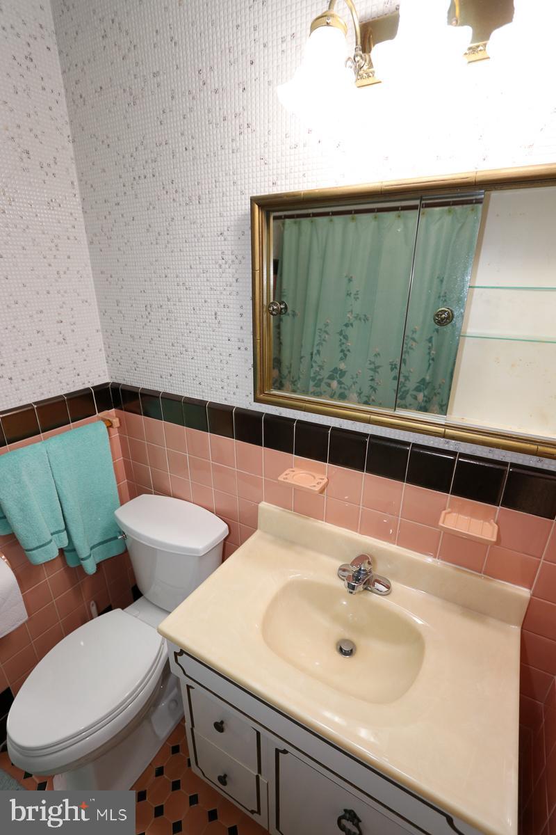 868 Medway Road Philadelphia, PA 19115 - Photo 38 of 56 Hall bath