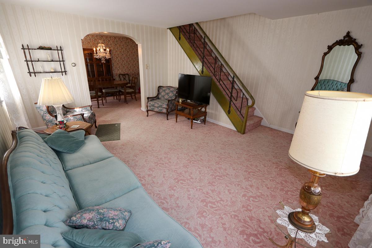 868 Medway Road Philadelphia, PA 19115 - Photo 7 of 56 Living room