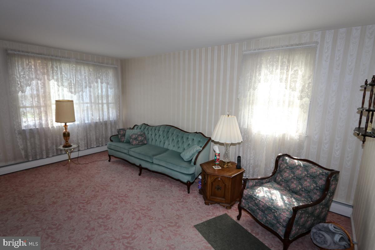 868 Medway Road Philadelphia, PA 19115 - Photo 8 of 56 Living room
