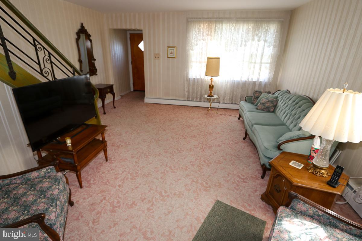 868 Medway Road Philadelphia, PA 19115 - Photo 9 of 56 Living room