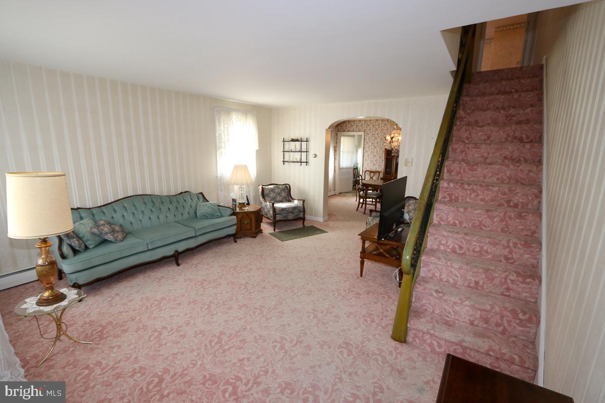 868 Medway Road Philadelphia, PA 19115 - Photo 10 of 56 Living room