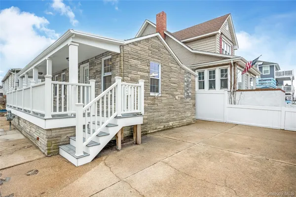 $3,600 | 195 Oceanview Avenue, Long Beach, NY 11561