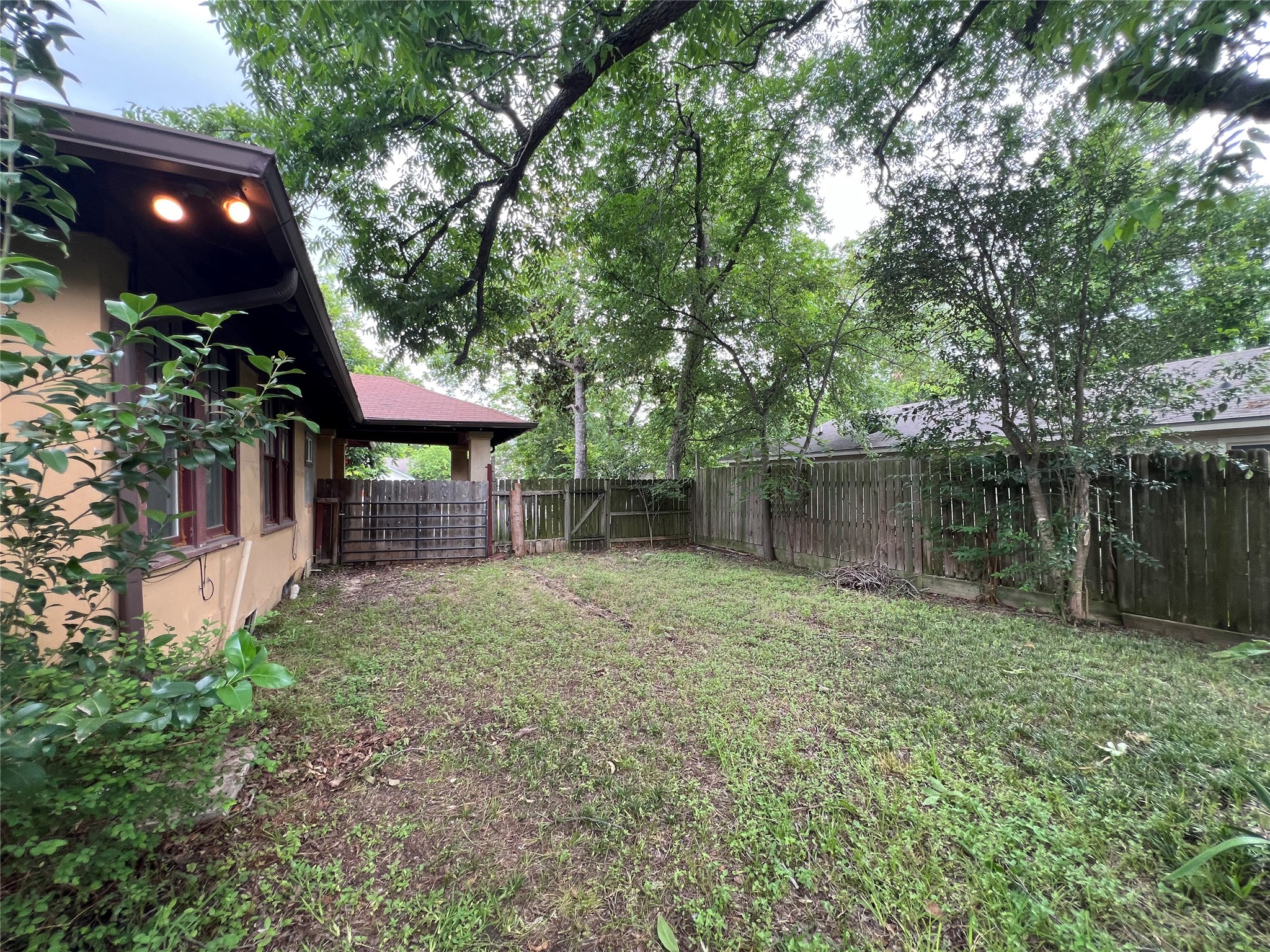 1016 North 3rd Street Temple, TX 76501 - Photo 28 of 29 Large Side Yard with easy access to the carport