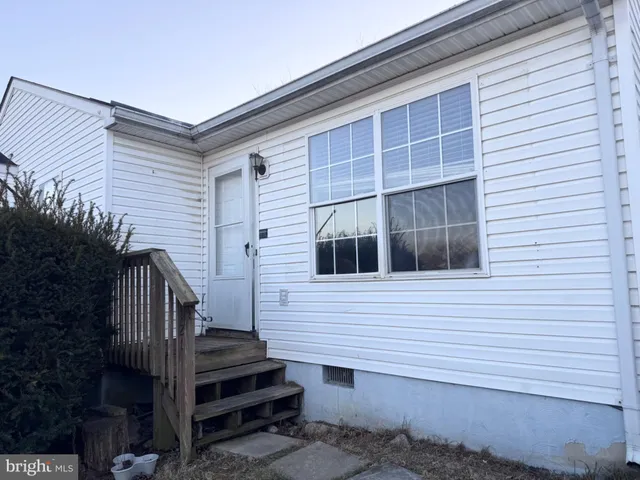 $1,900 | 121 Hampton Court, Winchester, VA 22601