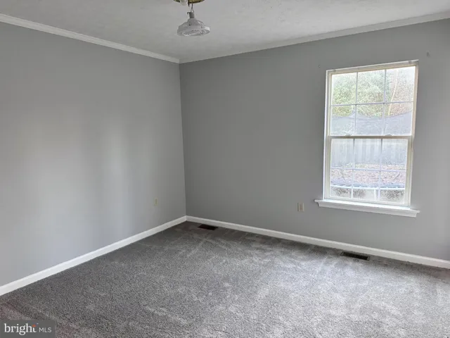 $1,900 | 121 Hampton Court, Winchester, VA 22601