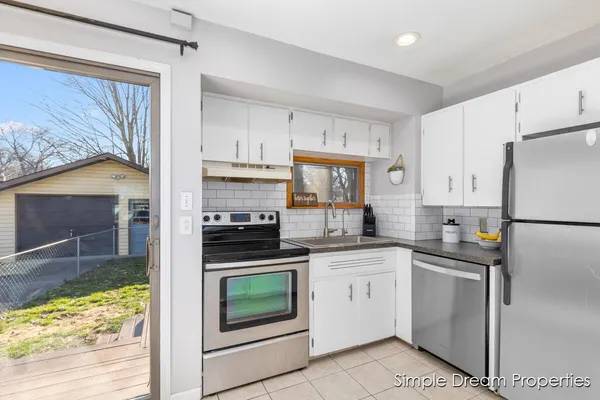 $300,000 | 4062 Oriole Avenue Southwest, Wyoming, MI 49509