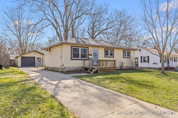 $300,000 | 4062 Oriole Avenue Southwest, Wyoming, MI 49509