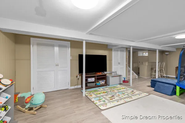$300,000 | 4062 Oriole Avenue Southwest, Wyoming, MI 49509