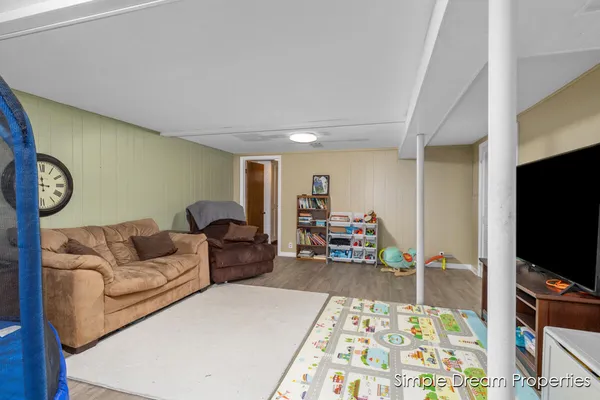 $300,000 | 4062 Oriole Avenue Southwest, Wyoming, MI 49509