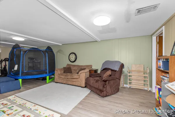 $300,000 | 4062 Oriole Avenue Southwest, Wyoming, MI 49509