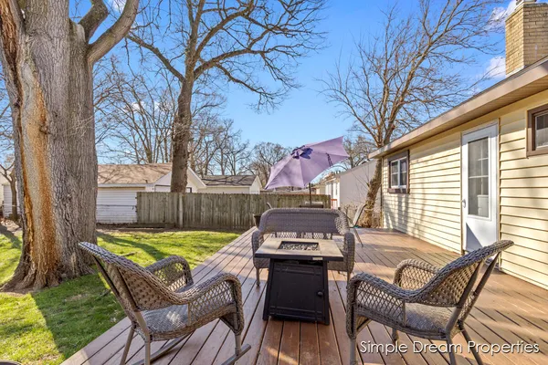 $300,000 | 4062 Oriole Avenue Southwest, Wyoming, MI 49509