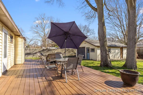 $300,000 | 4062 Oriole Avenue Southwest, Wyoming, MI 49509