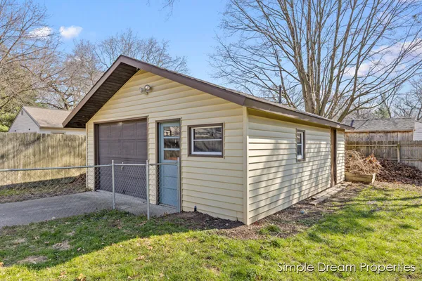 $300,000 | 4062 Oriole Avenue Southwest, Wyoming, MI 49509