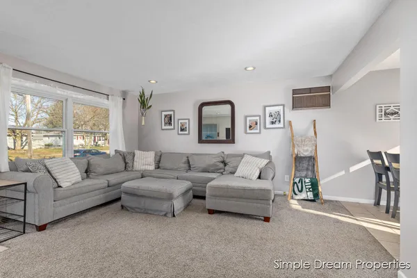 $300,000 | 4062 Oriole Avenue Southwest, Wyoming, MI 49509