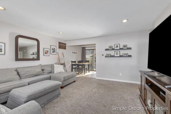 $300,000 | 4062 Oriole Avenue Southwest, Wyoming, MI 49509