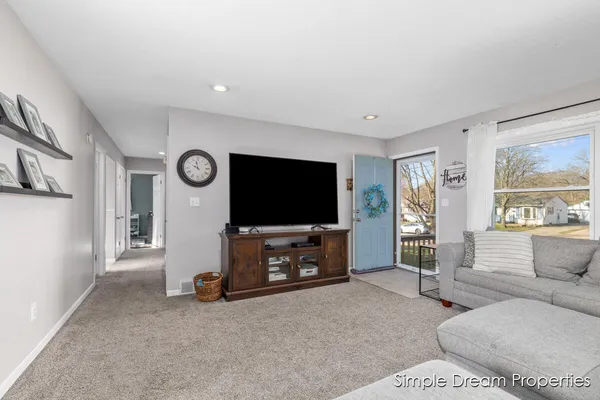 $300,000 | 4062 Oriole Avenue Southwest, Wyoming, MI 49509