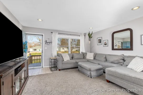 $300,000 | 4062 Oriole Avenue Southwest, Wyoming, MI 49509