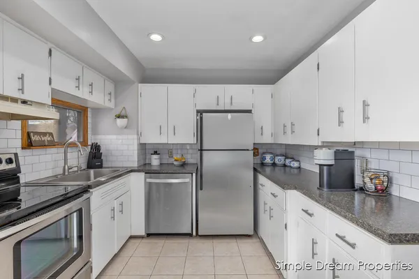 $300,000 | 4062 Oriole Avenue Southwest, Wyoming, MI 49509