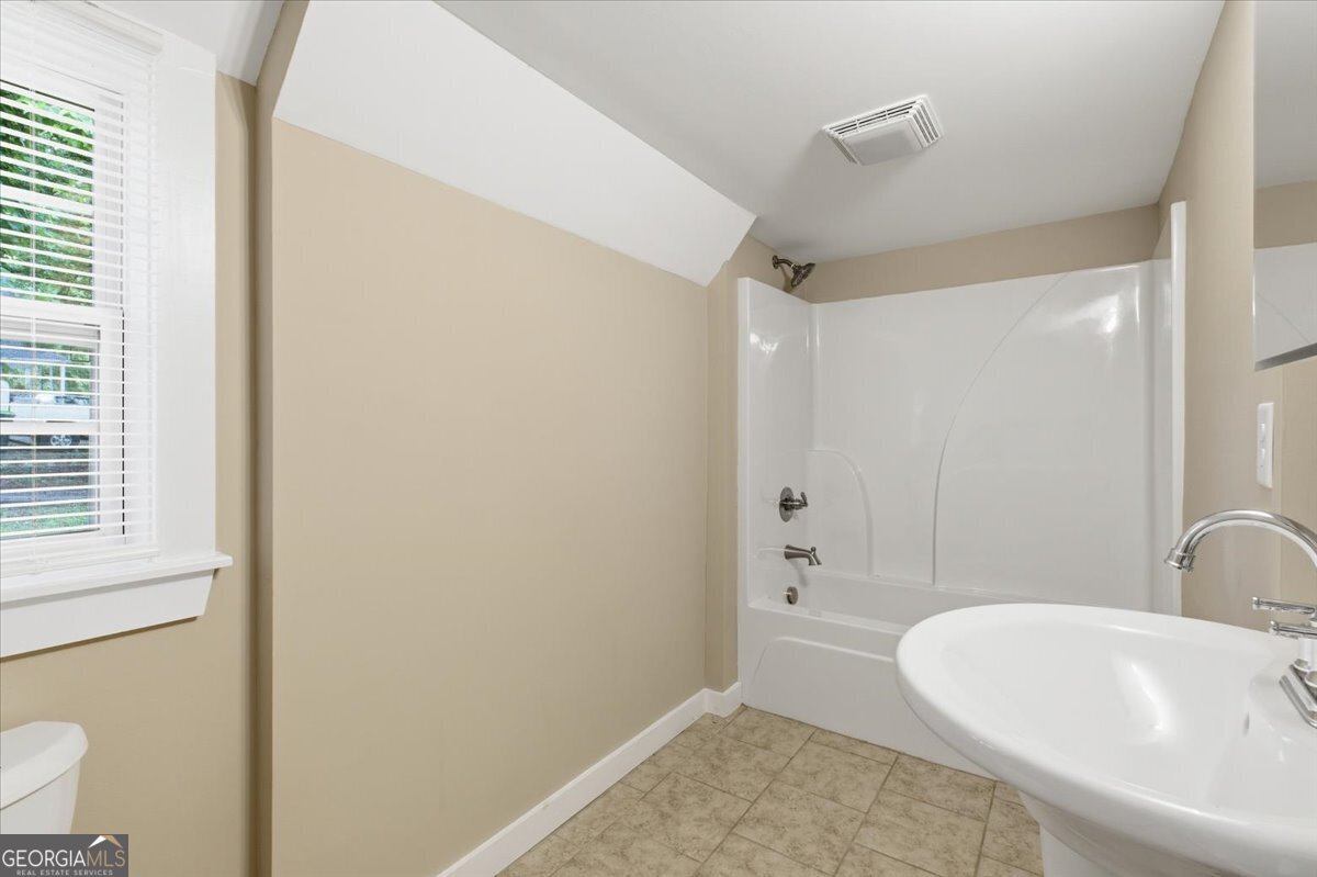 305 Grove Avenue Southeast Lindale, GA 30147 - Photo 12 of 36