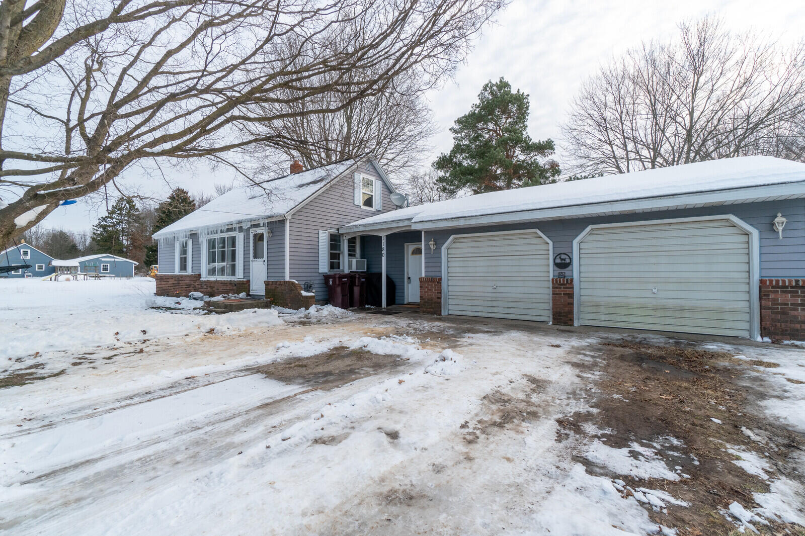 1180 South Dangl Road Muskegon, MI 49442 - Photo 2 of 21 02_1a2_mls