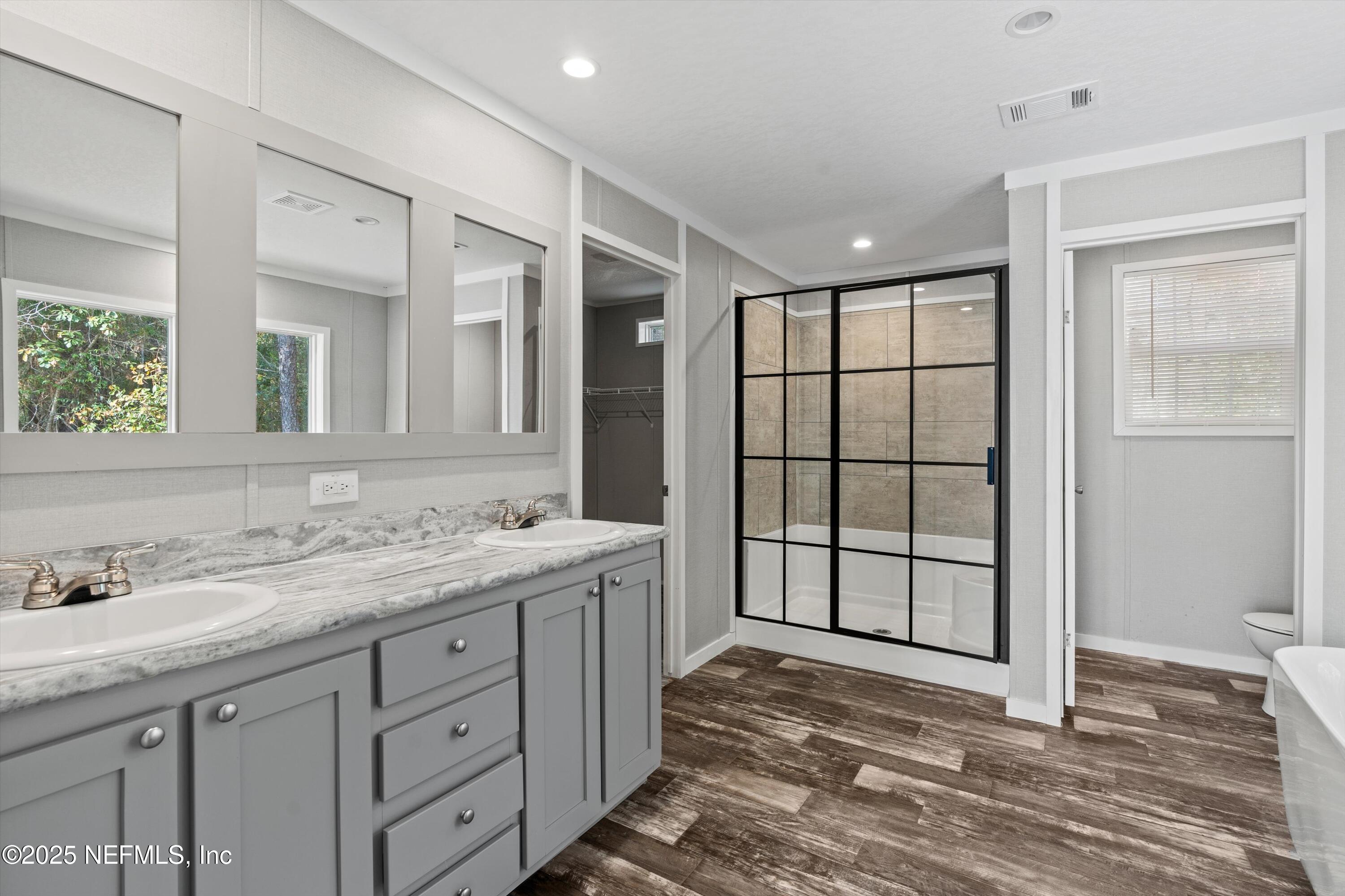 3153 Lannie Road Jacksonville, FL 32218 - Photo 15 of 27 13-Primary Bathroom