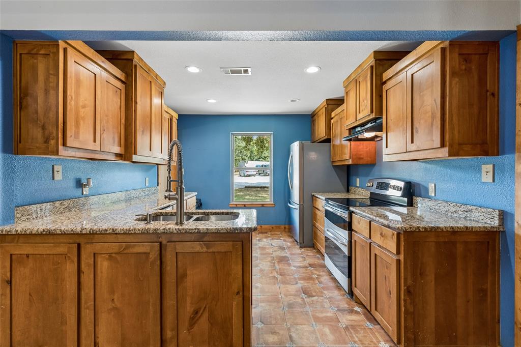 1111 Riley Road Whitesboro, TX 76273 - Photo 4 of 25 Gallery Image 4