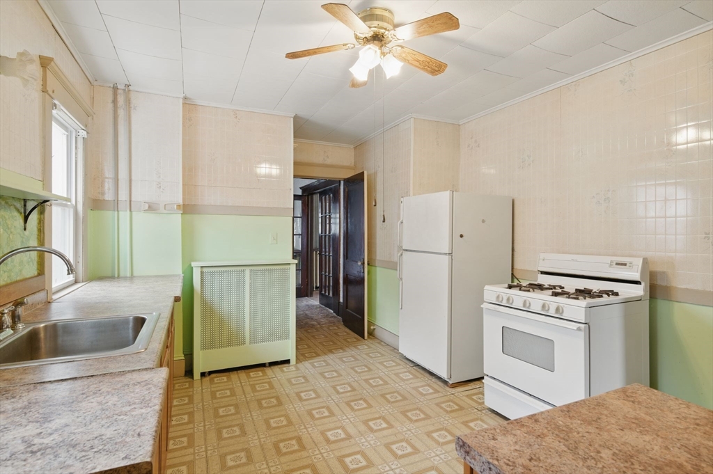 136 Albemarle Street Springfield, MA 01109 - Photo 15 of 28 Gallery Image 15