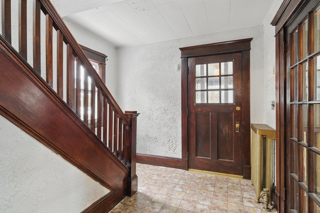 136 Albemarle Street Springfield, MA 01109 - Photo 4 of 28 Gallery Image 4