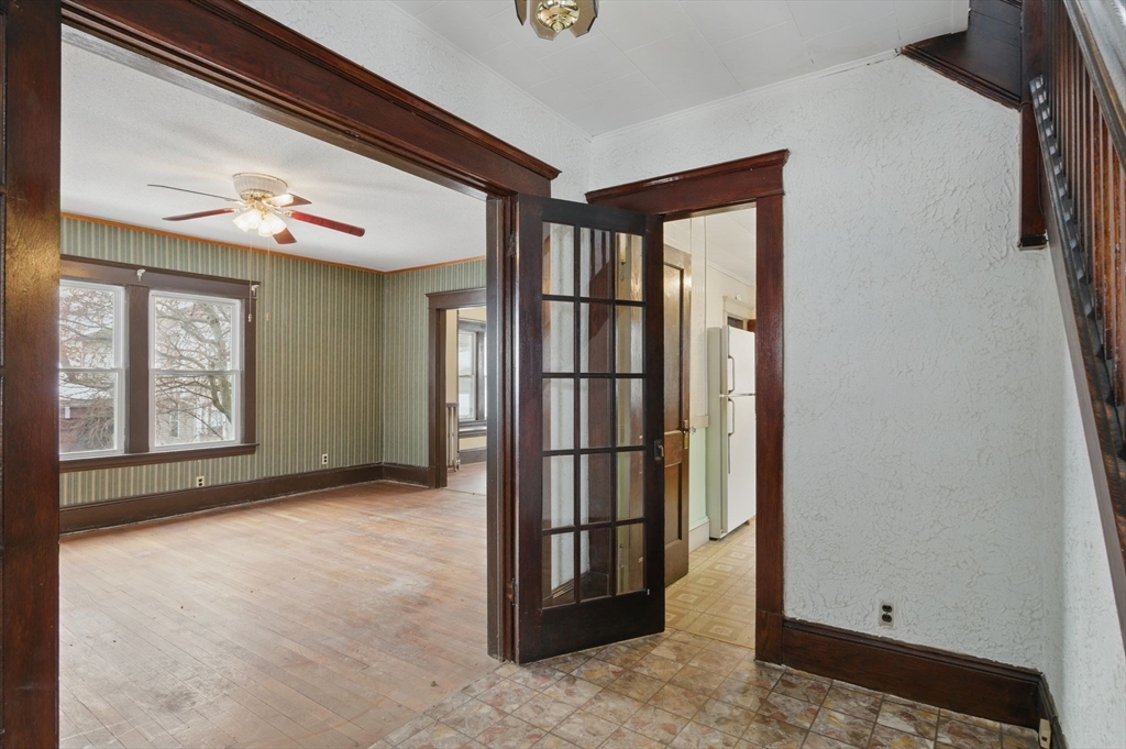 136 Albemarle Street Springfield, MA 01109 - Photo 5 of 28 Gallery Image 5