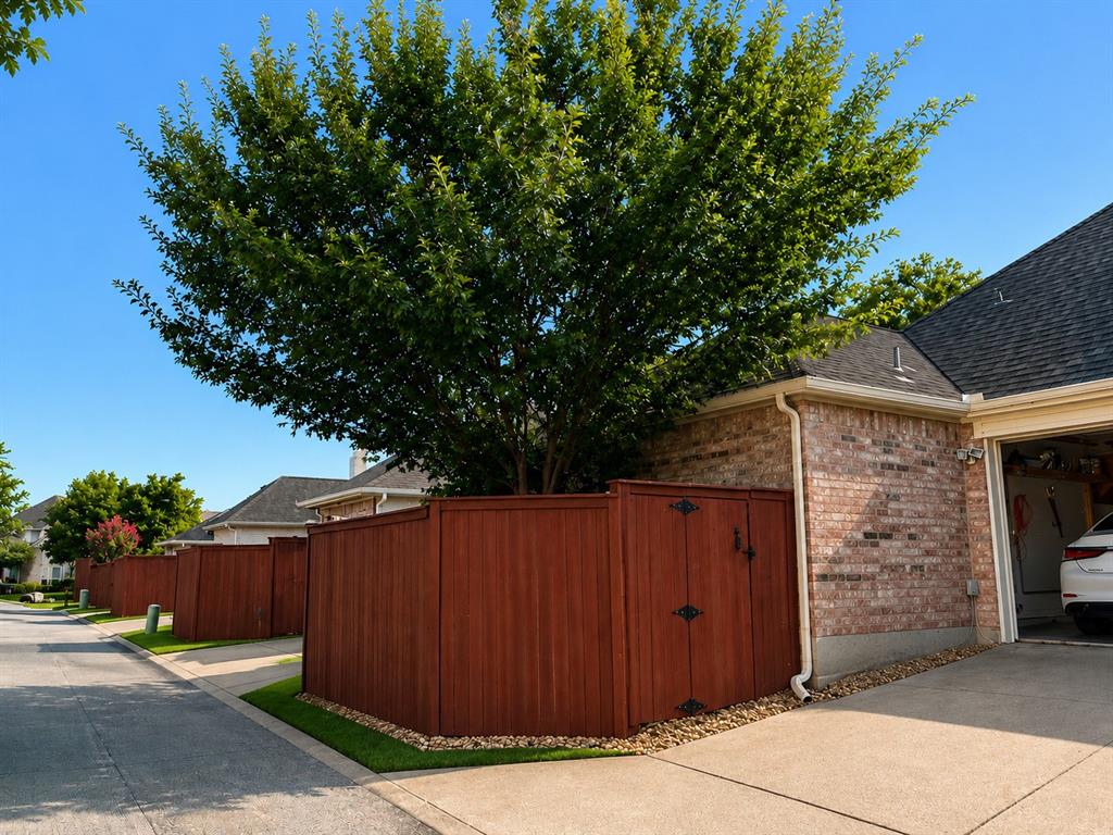 8708 Wellington Road Irving, TX 75063 - Photo 19 of 20