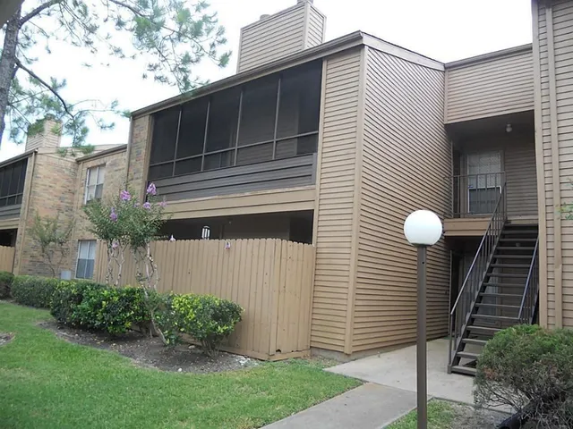 $130,000 | 10555 Turtlewood Court, Unit 2003, Houston, TX 77072