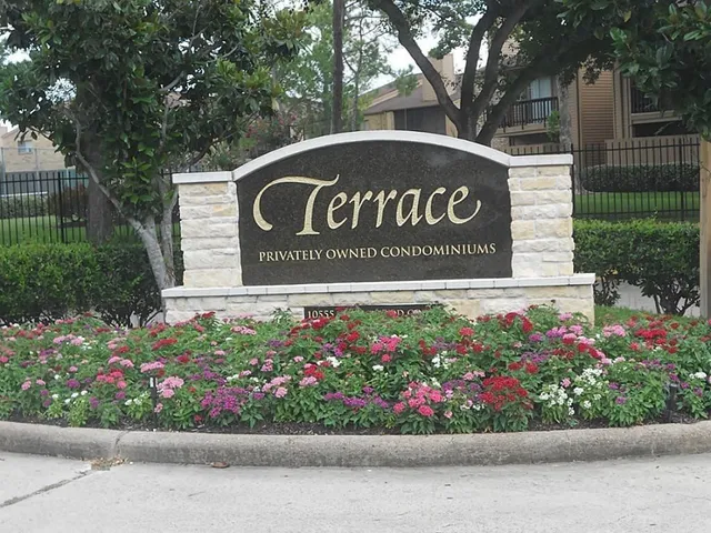 $130,000 | 10555 Turtlewood Court, Unit 2003, Houston, TX 77072