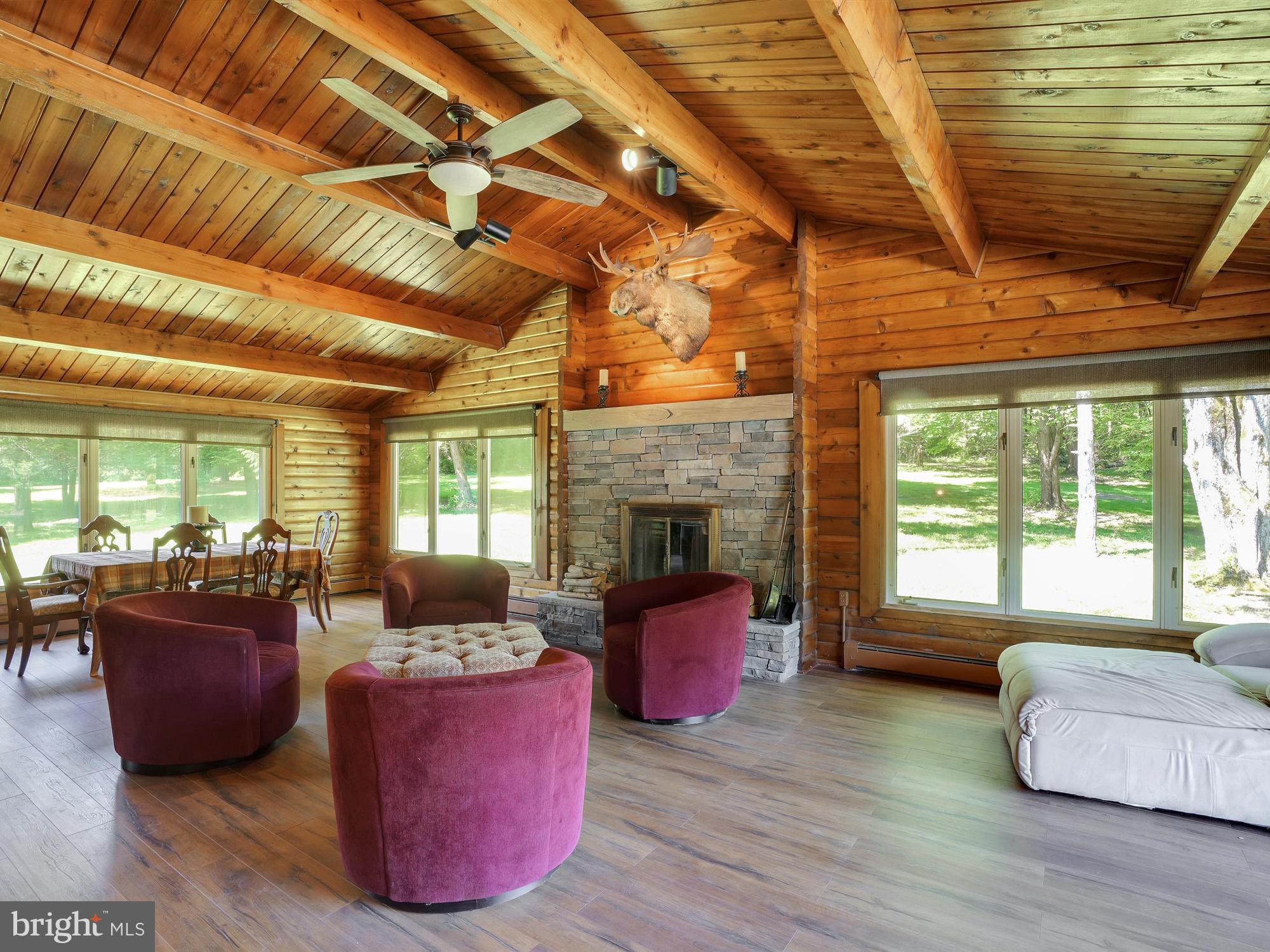 Stunning LIVING ROOM .. surrounded by Nature